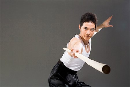 a man practicing a Chinese stick Foto de stock - Sin royalties Premium, Código: 642-02006450