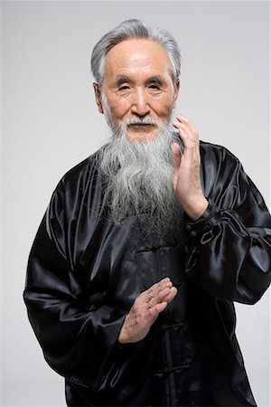 an old man doing Taiji Foto de stock - Sin royalties Premium, Código: 642-02006490