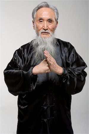an old man doing Taiji Foto de stock - Sin royalties Premium, Código: 642-02006491