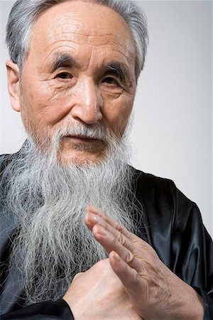 an old man doing Taiji Foto de stock - Sin royalties Premium, Código: 642-02006493