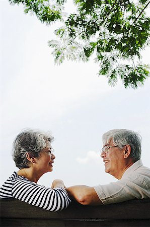 Mature séance couple face à face Photographie de stock - Premium Libres de Droits, Code: 656-01767770