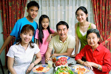 Three generation family at home, portrait Foto de stock - Sin royalties Premium, Código: 656-01769309