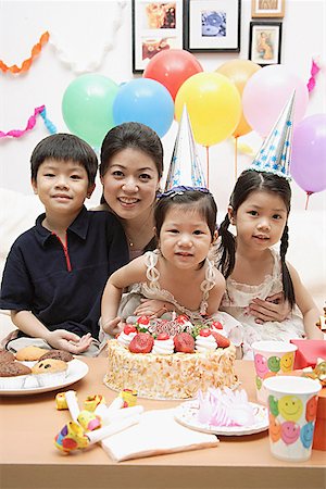 simsearch:640-03263432,k - Mother with three children celebrating a birthday Stock Photo - Premium Royalty-Free, Code: 656-01770519
