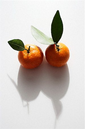 plain - Pair of mandarin oranges Stock Photo - Premium Royalty-Free, Code: 656-02660185