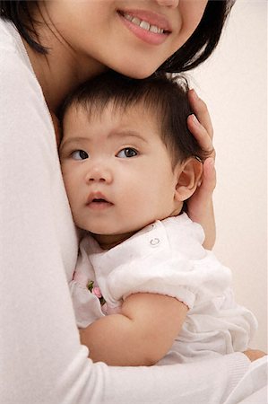 filipina mother daughter - Femme tenant le bébé fille Photographie de stock - Premium Libres de Droits, Code: 656-02660224