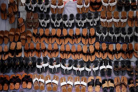 simsearch:656-03241003,k - Many leather sandals on display at market. Stock Photo - Premium Royalty-Free, Code: 656-03241032