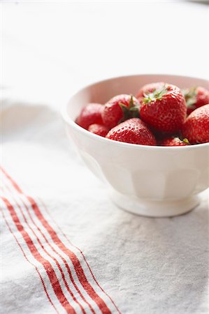 simsearch:659-06186270,k - Fresh strawberries in a bowl Stock Photo - Premium Royalty-Free, Code: 659-06154250
