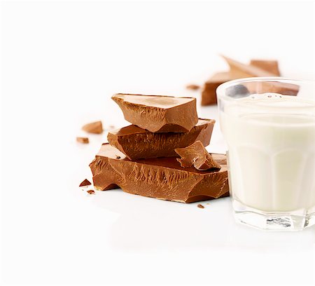 simsearch:659-06151276,k - Glass of milk and pieces of chocolate Stock Photo - Premium Royalty-Free, Code: 659-06154279