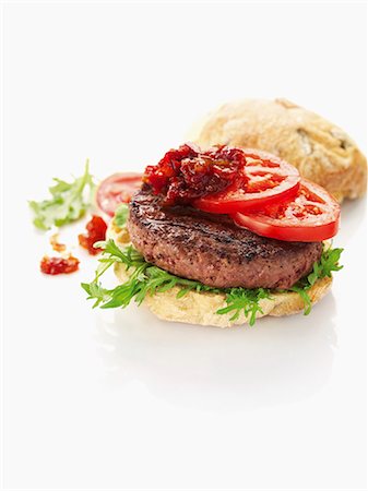 Hamburger de porc aux tomates Photographie de stock - Premium Libres de Droits, Code: 659-06154544