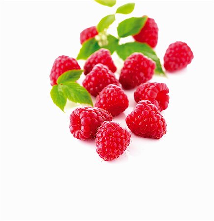 raspberry - Fresh raspberries with leaves Stock Photo - Premium Royalty-Free, Code: 659-06154551