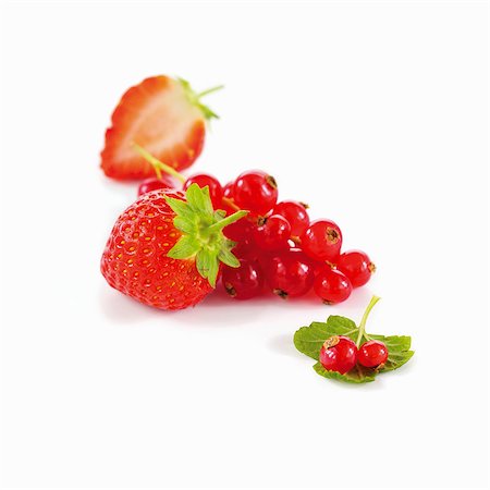 simsearch:659-06186270,k - Strawberries and redcurrants Stock Photo - Premium Royalty-Free, Code: 659-06154647