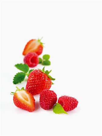 simsearch:659-06306291,k - Strawberries and raspberries Stock Photo - Premium Royalty-Free, Code: 659-06154691