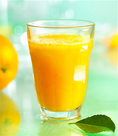 Un verre de jus d'orange Photographie de stock - Premium Libres de Droits, Code: 659-06155071