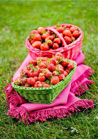 simsearch:659-06186270,k - Two baskets of freshly picked strawberries Stock Photo - Premium Royalty-Free, Code: 659-06155089