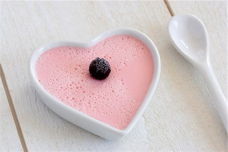 simsearch:659-07069181,k - Raspberry flan in a heart-shaped dish Stock Photo - Premium Royalty-Free, Code: 659-06155098