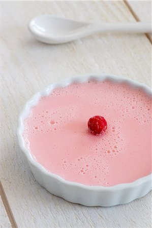 simsearch:659-07069181,k - A raspberry flan in a round dish Stock Photo - Premium Royalty-Free, Code: 659-06155099