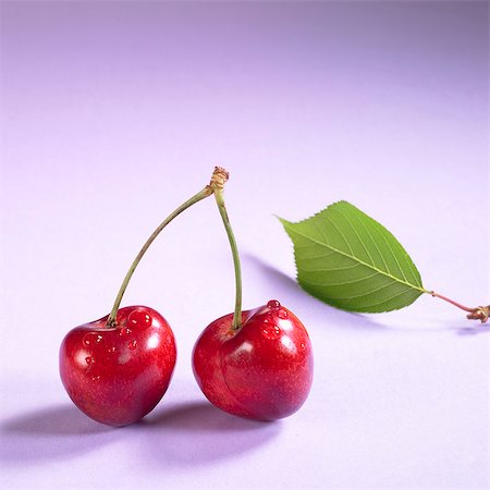 simsearch:659-07597339,k - Pair of cherries with drops of water Stock Photo - Premium Royalty-Free, Code: 659-06155156