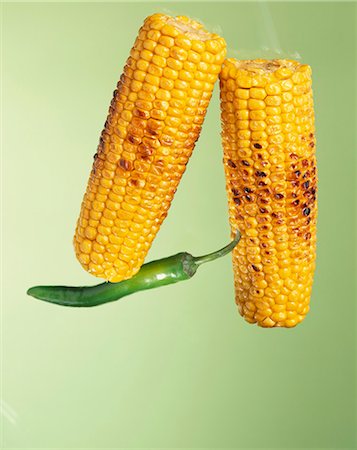 Grilled corn cobs and a green chilli pepper Stock Photo - Premium Royalty-Free, Code: 659-06155247