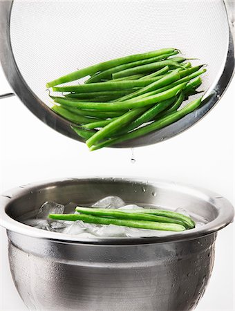 simsearch:659-06188604,k - Blanched beans being quenched in iced water Stock Photo - Premium Royalty-Free, Code: 659-06155775