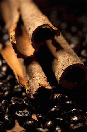 Cinnamon sticks on coffee beans (close-up) Stock Photo - Premium Royalty-Free, Code: 659-06151277