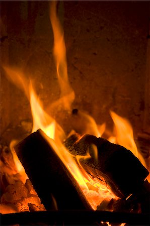 A burning wood fire Stock Photo - Premium Royalty-Free, Code: 659-06151579