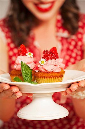 simsearch:659-06903190,k - Strawberry muffins Stock Photo - Premium Royalty-Free, Code: 659-06151794