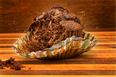 pastry - Chocolate Chip Muffin with Bite Taken Out; In Wrapper Stock Photo - Premium Royalty-Free, Code: 659-06151810