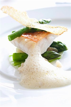 simsearch:659-06372915,k - Sea bass with asparagus and crab foam Stock Photo - Premium Royalty-Free, Code: 659-06151875