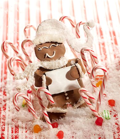 simsearch:659-07069631,k - Gingerbread Man with Candy Canes, Snow and Candies Stock Photo - Premium Royalty-Free, Code: 659-06151992