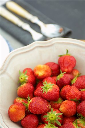simsearch:659-06186270,k - Fresh strawberries in a ceramic bowl Stock Photo - Premium Royalty-Free, Code: 659-06152139