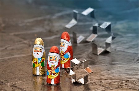 simsearch:659-06306291,k - Three chocolate Father Christmases and three star cutters Stock Photo - Premium Royalty-Free, Code: 659-06152146