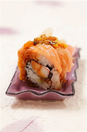 Maki made with surimi and grilled salmon Stock Photo - Premium Royalty-Free, Code: 659-06152154