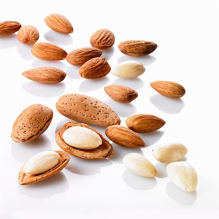 seed - Almonds, unshelled and shelled Stock Photo - Premium Royalty-Free, Code: 659-06152176