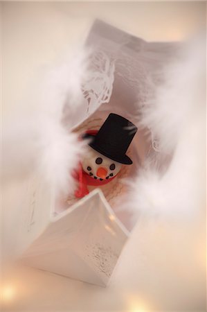 simsearch:659-06151276,k - A marzipan snowman as a gift Stock Photo - Premium Royalty-Free, Code: 659-06152252
