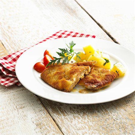 Wiener Schnitzel (breaded veal escalope) with parsley potatoes Stock Photo - Premium Royalty-Free, Code: 659-06152647