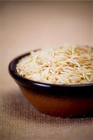 simsearch:659-06306291,k - Natural rice in a ceramic bowl Stock Photo - Premium Royalty-Free, Code: 659-06152779