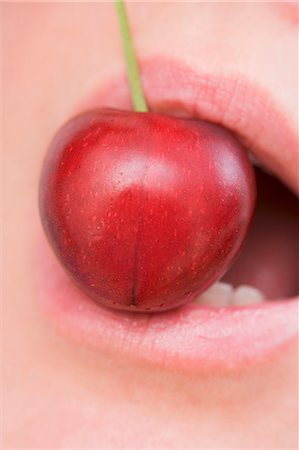 simsearch:659-07597339,k - A cherry in a mouth (close-up) Stock Photo - Premium Royalty-Free, Code: 659-06152897