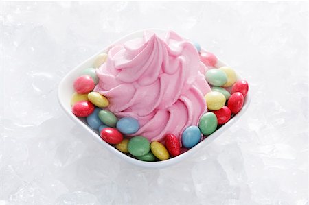 simsearch:659-08418689,k - Strawberry yogurt ice cream with colourful chocolate beans Stock Photo - Premium Royalty-Free, Code: 659-06153176