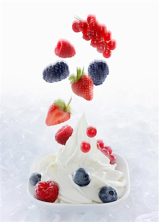 simsearch:659-08418689,k - Yogurt ice cream garnished with fresh berries Stock Photo - Premium Royalty-Free, Code: 659-06153188