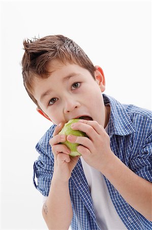 student (male) - A little boy eating an apple Stock Photo - Premium Royalty-Free, Code: 659-06153338