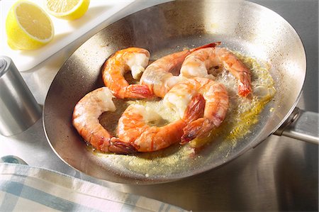 shrimp - Sauteed shrimps in a pan Stock Photo - Premium Royalty-Free, Code: 659-06153407
