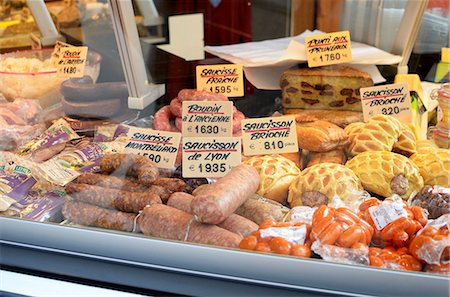 display case - Sausage and cheeses in a grocery store display window Stock Photo - Premium Royalty-Free, Code: 659-06153558