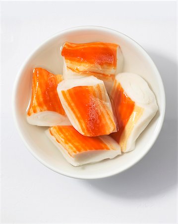 simsearch:659-03535097,k - Pieces of surimi in a dish Foto de stock - Sin royalties Premium, Código: 659-06153690