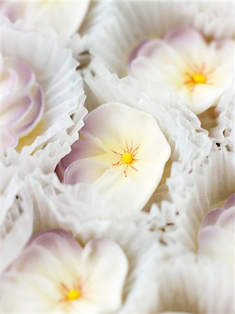 simsearch:659-06151276,k - Sugar orchids for decorating cakes Stock Photo - Premium Royalty-Free, Code: 659-06153765