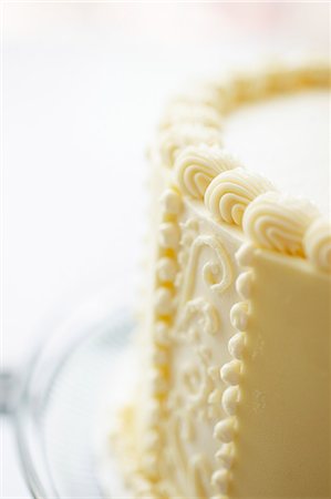 frosted - Cake Decorated with Buttercream Frosting Stock Photo - Premium Royalty-Free, Code: 659-06153896
