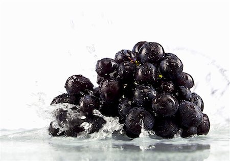 red grape - Red grapes in water Stock Photo - Premium Royalty-Free, Code: 659-06184048
