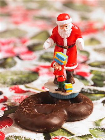 simsearch:659-06151276,k - A Father Christmas figure on a gingerbread pretzel Stock Photo - Premium Royalty-Free, Code: 659-06184058