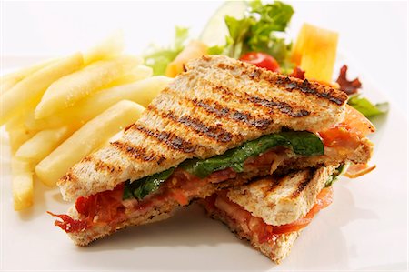 Toasted cheese and tomato sandwich with chips and a salad Stock Photo - Premium Royalty-Free, Code: 659-06184060