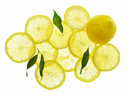 simsearch:659-07026815,k - A whole lemon, lemon slices and leaves Foto de stock - Sin royalties Premium, Código: 659-06184413