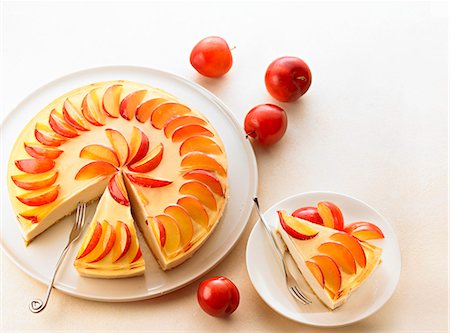 simsearch:659-06185283,k - Mascarpone cheese cake with plums, sliced Stock Photo - Premium Royalty-Free, Code: 659-06184614
